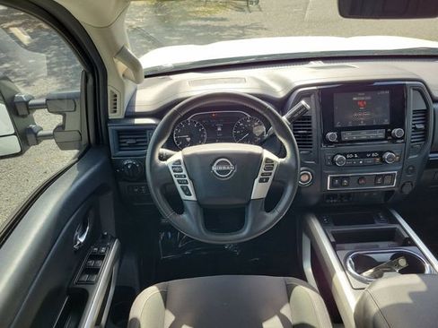 Used 2024 Nissan Titan SV w/ SV Convenience Package RWD image 23