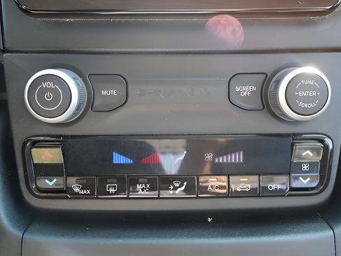 Used 2025 RAM ProMaster 2500 w/ Convenience Group FWD image 15