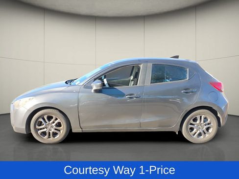 Used 2020 Toyota Yaris LE FWD image 5