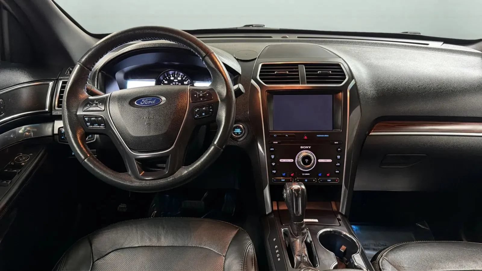Used 2019 Ford Explorer Limited w/ Class III Trailer Tow Package AWD/4WD image 10