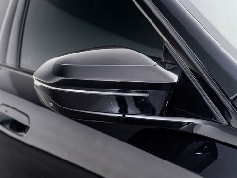 Used 2025 BMW M5 w/ Executive Package image 31