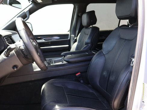 Used 2022 Jeep Wagoneer Series III AWD/4WD image 9