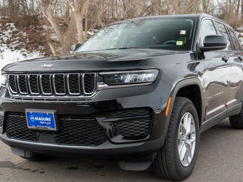 Used 2023 Jeep Grand Cherokee Laredo w/ Luxury Tech Group I image 2