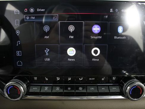 Used 2024 GMC Canyon Denali image 6