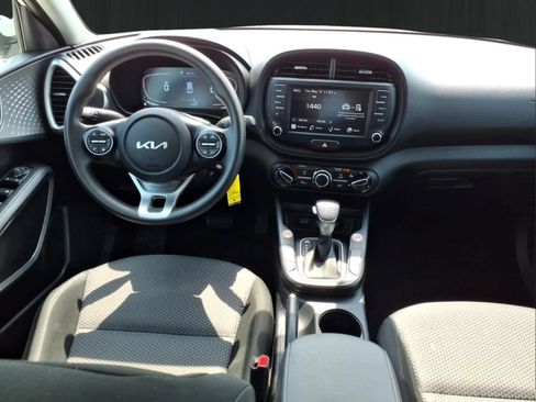 Used 2024 Kia Soul LX w/ Option Group 015 FWD image 18
