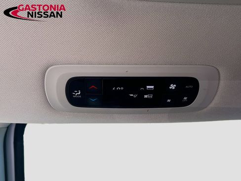 Used 2024 Chrysler Pacifica Limited FWD image 35