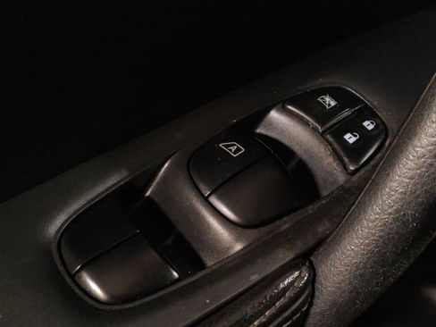 Used 2015 Nissan Rogue SV image 27