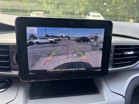 Used 2023 Ford Explorer XLT w/ Equipment Group 202A AWD/4WD image 13