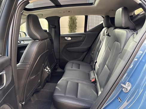 Used 2025 Volvo XC40 B5 Plus image 31