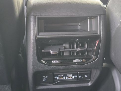 Used 2024 Jeep Grand Cherokee Limited w/ Black Appearance Package image 17