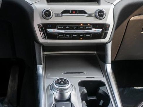 Used 2020 Ford Explorer XLT w/ Equipment Group 202A AWD/4WD image 15