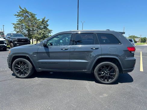 Used 2018 Jeep Grand Cherokee Altitude AWD/4WD image 6