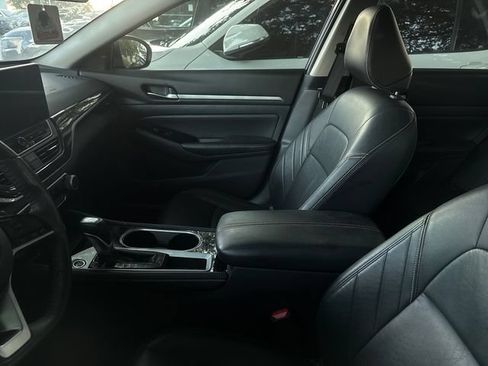 Certified 2024 Nissan Altima 2.5 SR w/ SR Premium Package FWD image 9
