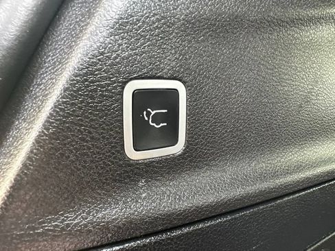 Used 2018 Chrysler Pacifica Touring-L w/ Premium Audio Group FWD image 20