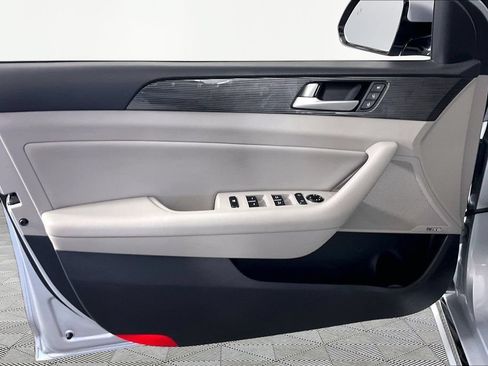 Used 2019 Hyundai Sonata Limited w/ Ultimate Package 02 FWD image 18