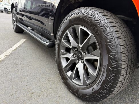 Used 2024 Chevrolet Suburban Z71 w/ Luxury Package image 12