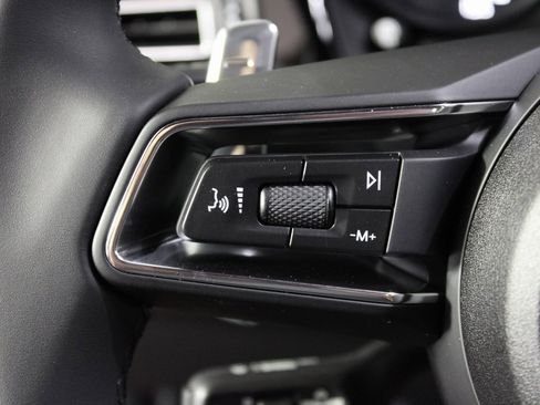 Used 2025 Porsche Macan image 23