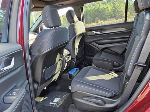 New 2025 Jeep Grand Cherokee L Laredo image 7
