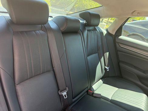 Used 2018 Honda Accord Touring image 16