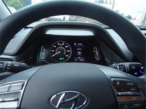 Used 2020 Hyundai Ioniq Blue FWD image 28