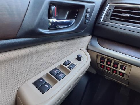 Used 2017 Subaru Outback 2.5i Limited image 23