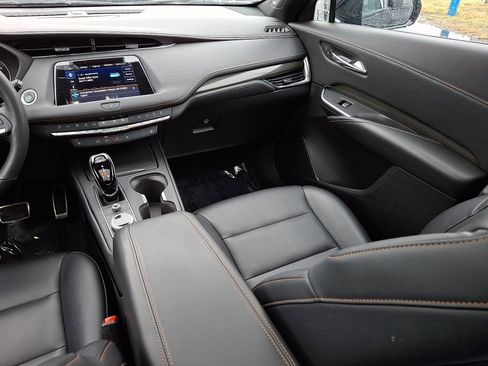 Used 2022 Cadillac XT4 Sport w/ Enhanced Visibility Package image 16