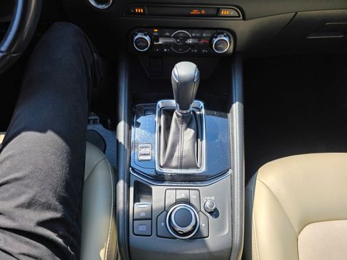 Used 2018 MAZDA CX-5 Touring w/ Preferred Equipment Package AWD/4WD image 13