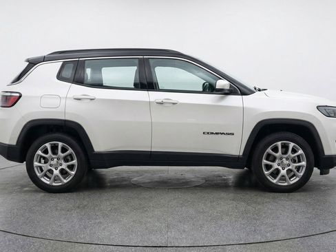 Used 2025 Jeep Compass Limited AWD/4WD image 11