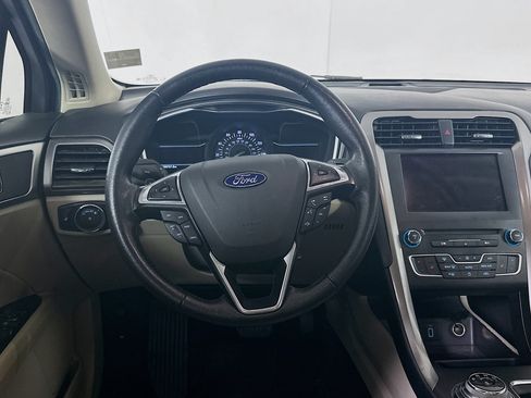 Used 2018 Ford Fusion SE w/ Fusion SE Technology Package FWD image 17
