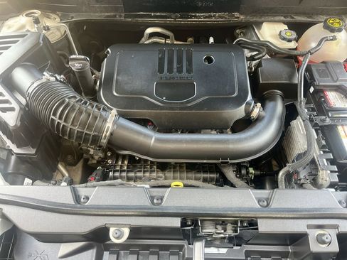 Used 2023 GMC Acadia Denali w/ Denali Technology Package FWD image 32