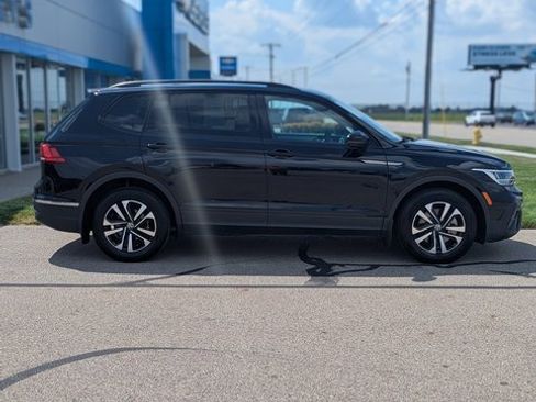 Used 2023 Volkswagen Tiguan S image 3