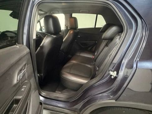 Used 2019 Chevrolet Trax LT w/ LT Convenience Package FWD image 23