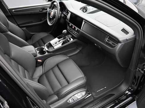 New 2026 Porsche Macan GTS image 31