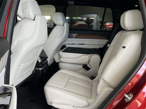 New 2026 Cadillac Vistiq Sport image 28