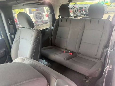 Used 2022 Jeep Wrangler Sport AWD/4WD image 12