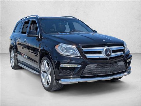 Used 2013 Mercedes-Benz GL 550 4MATIC image 3