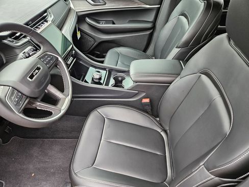 New 2025 Jeep Grand Cherokee L Limited image 15