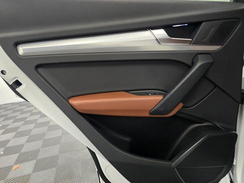 Certified 2025 Audi Q5 2.0T Premium w/ Convenience Plus Package image 21