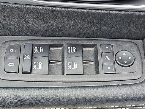 Used 2025 Chrysler Pacifica Limited FWD image 34