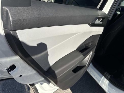 Used 2022 Volkswagen Taos SE image 21