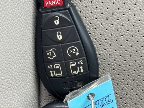 Used 2013 Chrysler Town & Country Touring-L w/ Driver Convenience Group FWD image 30