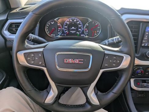 Used 2023 GMC Acadia SLT image 21