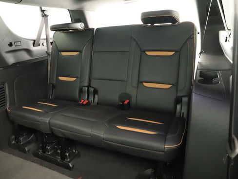 Used 2023 GMC Yukon XL AT4 w/ Technology Package AWD/4WD image 32