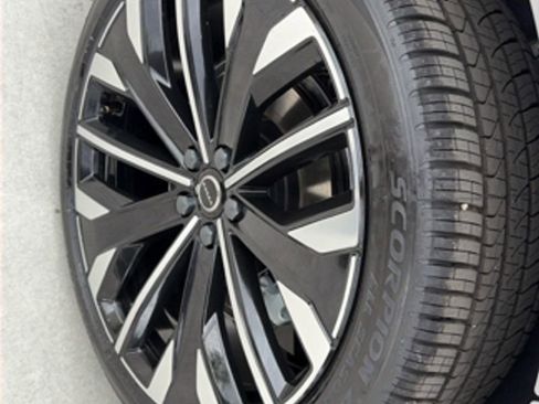 New 2026 Volvo XC60 B5 Ultra w/ Climate Package image 14