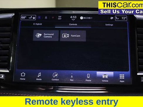 Used 2025 Chrysler Pacifica Pinnacle FWD image 21
