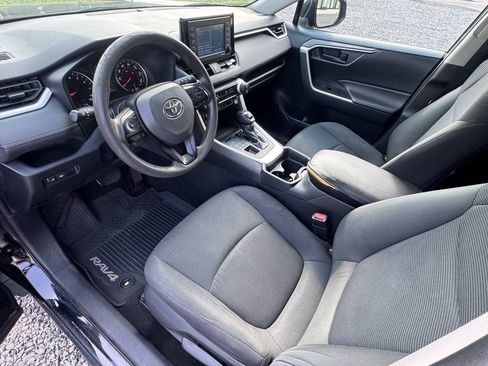 Used 2021 Toyota RAV4 LE AWD/4WD image 9