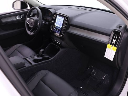 New 2026 Volvo XC40 B5 Core w/ Protection Package Premier image 23