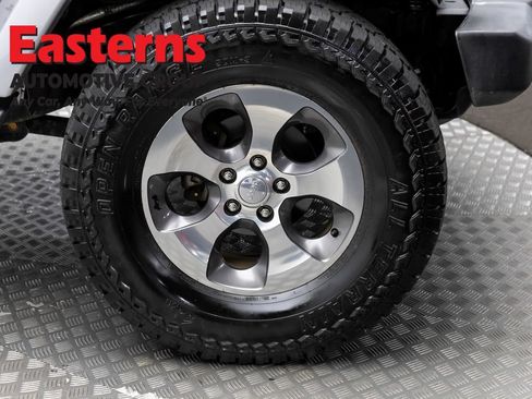 Used 2017 Jeep Wrangler Unlimited Sahara w/ Max Tow Package AWD/4WD image 33