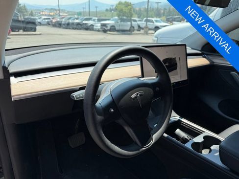 Used 2023 Tesla Model Y Long Range AWD/4WD image 10