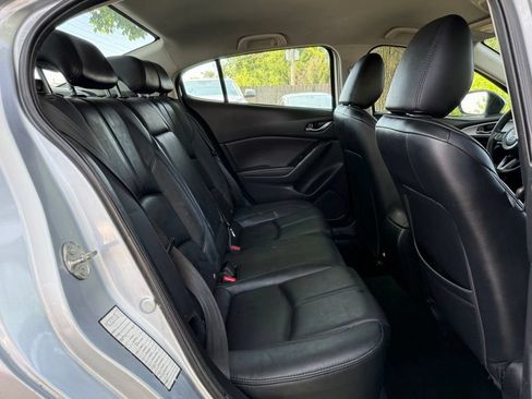 Used 2018 MAZDA MAZDA3 Touring FWD image 16
